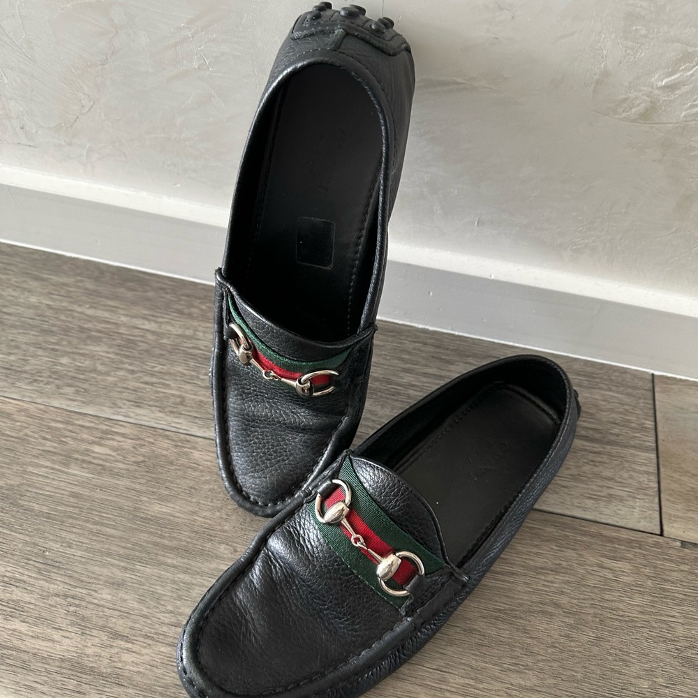 Gucci Black Leather Loafers with Signature Stripes - Picture 2 of 6